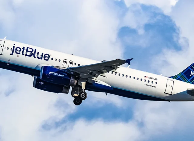 JetBlue Airbus A320 aircraft taking off